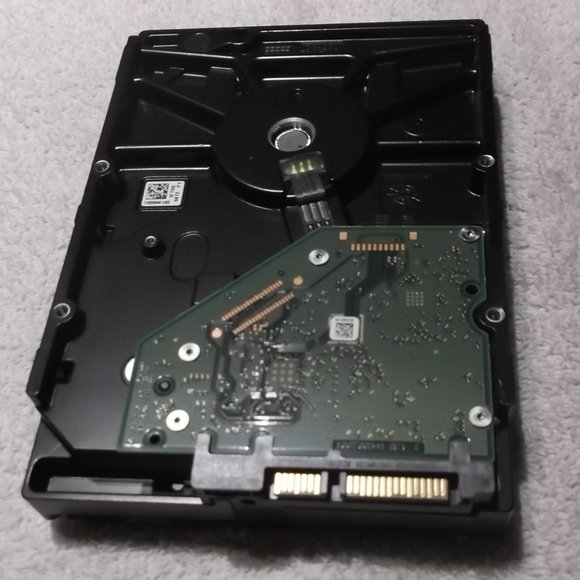 Seagate IronWolf NAS ST4000VN008 2DR166-500 4TB SATA 3.5" Hard Drive - Picture 2 of 3
